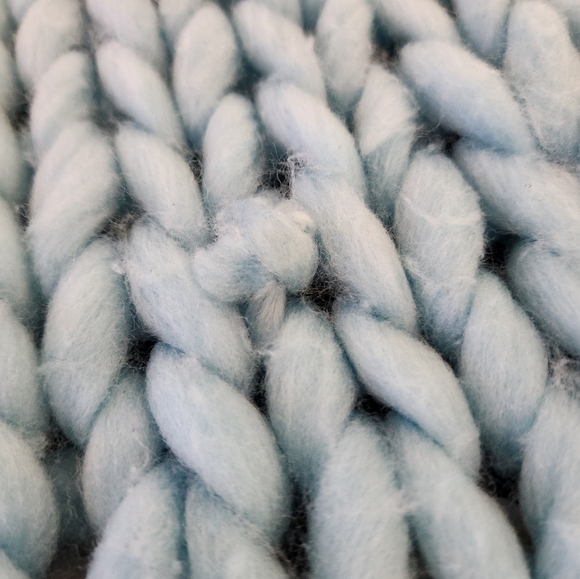 Chunky Knit Throw Blanket - Picture 10 of 10